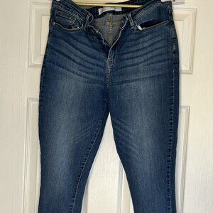 Signature Levi Strauss Mid Rise Skinny Jeans - Women’s Size 12 - Style CW-1521
